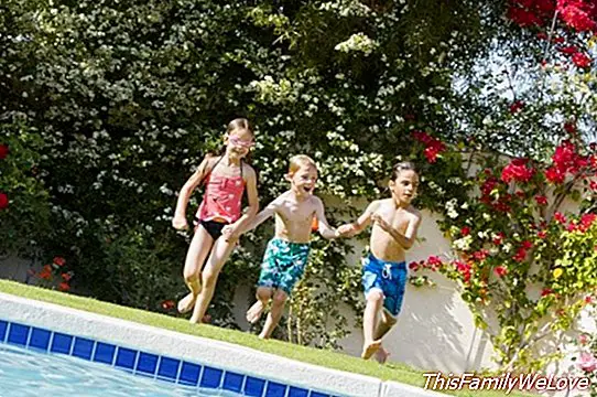 10 نصائح حول سلامة الأطفال في حمامات السباحة